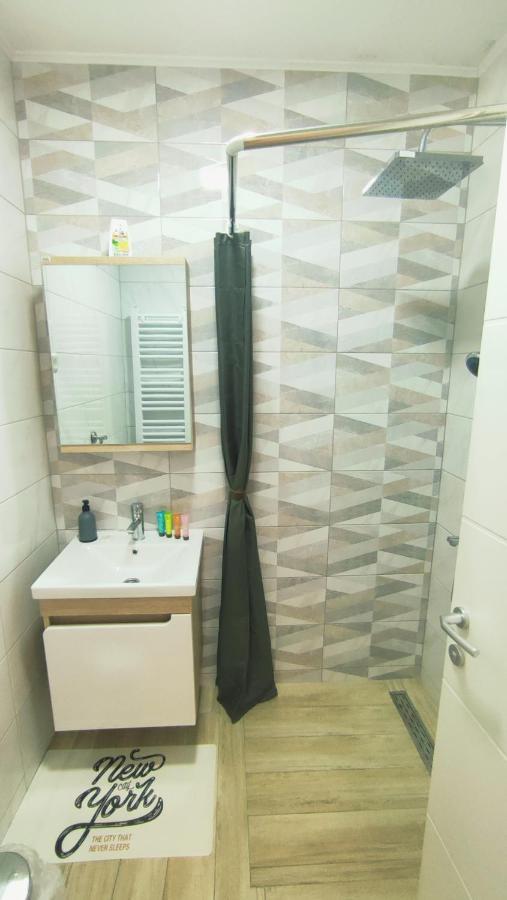 Apartman Lena Apartment Tuzla Exterior photo